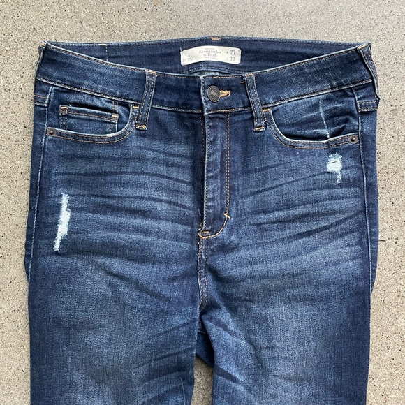 Abercrombie & Fitch High-Waisted Skinny Jeans - Picture 2 of 3